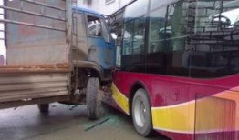 最新事件爆料公交车事故,最新爆料揭示事故真相